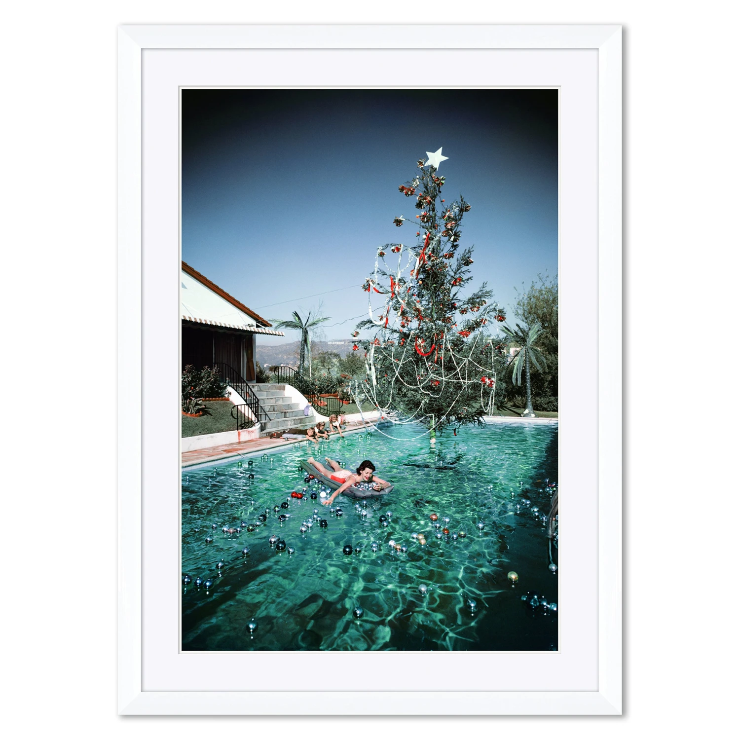 Getty Images ‘Christmas Swim’ By Slim Aarons 1 Getty Images ‘Christmas Swim’ By Slim Aarons