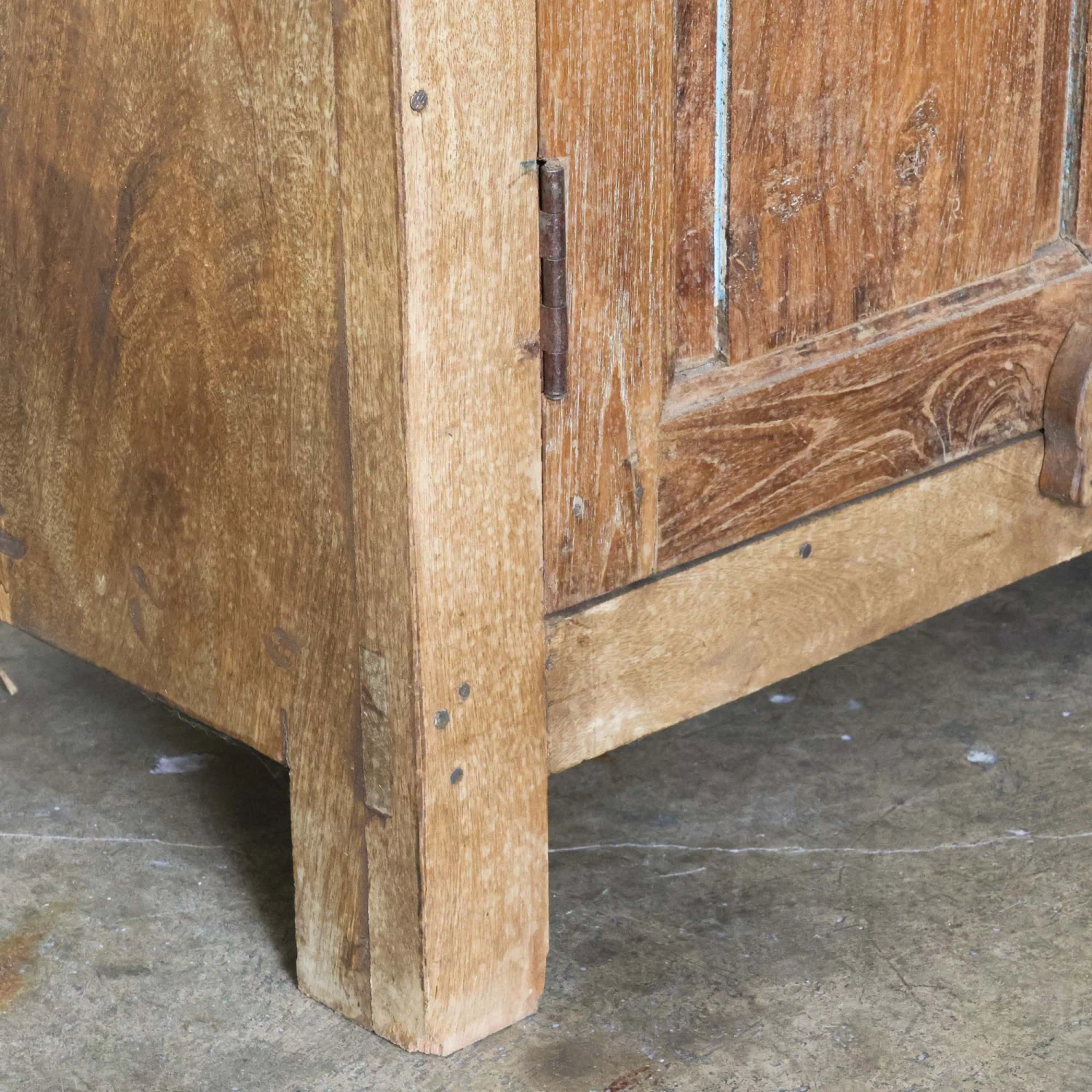 Heavy 6 Door Narrow Sideboard 8 Heavy 6 Door Narrow Sideboard - Image 8