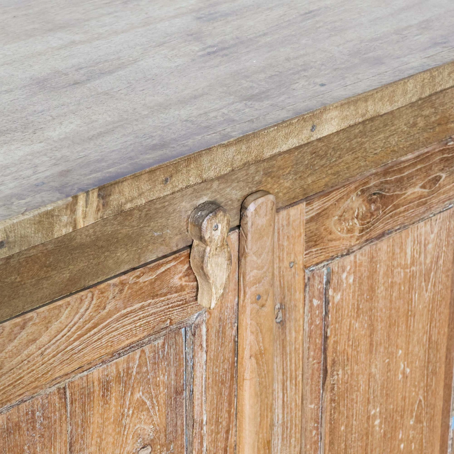 Heavy 6 Door Narrow Sideboard 3 Heavy 6 Door Narrow Sideboard - Image 3