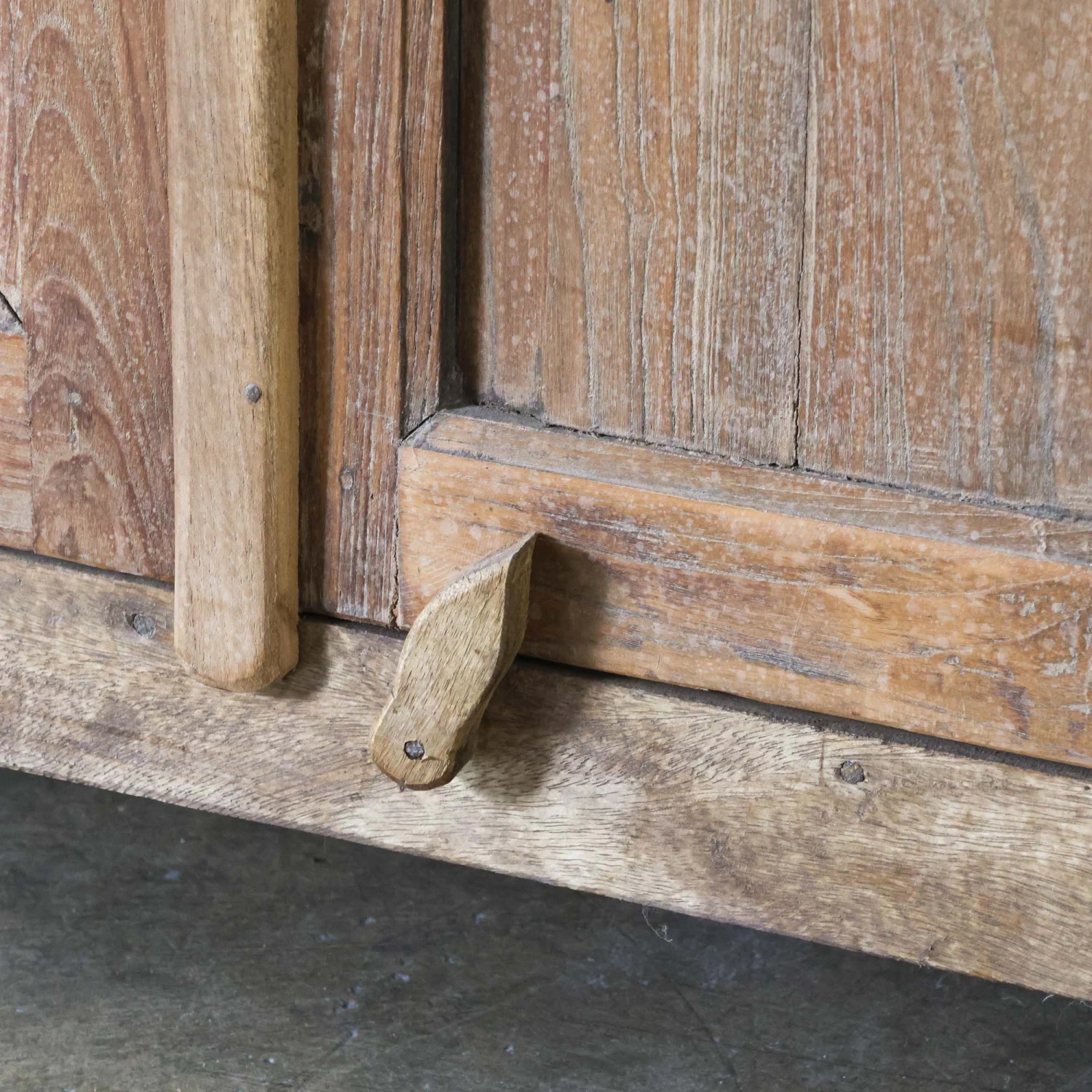 Heavy 6 Door Narrow Sideboard 6 Heavy 6 Door Narrow Sideboard - Image 6