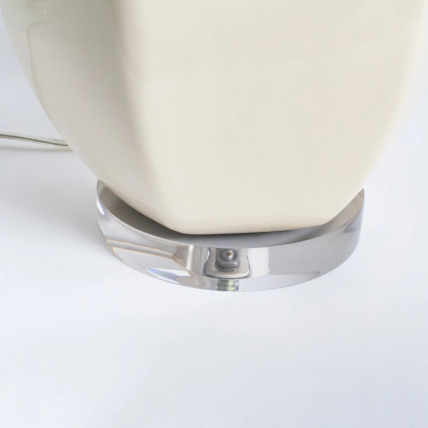 Nova Lamp In Sunlit 3 Nova Lamp In Sunlit - Image 3